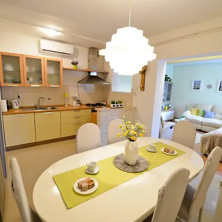 Apartman Modric Apartment *